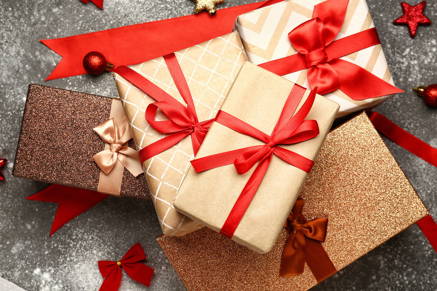 Món quà được gói ghém cẩn thận và đẹp mắt thể hiện sự tôn trọng của mình dành cho đối phương